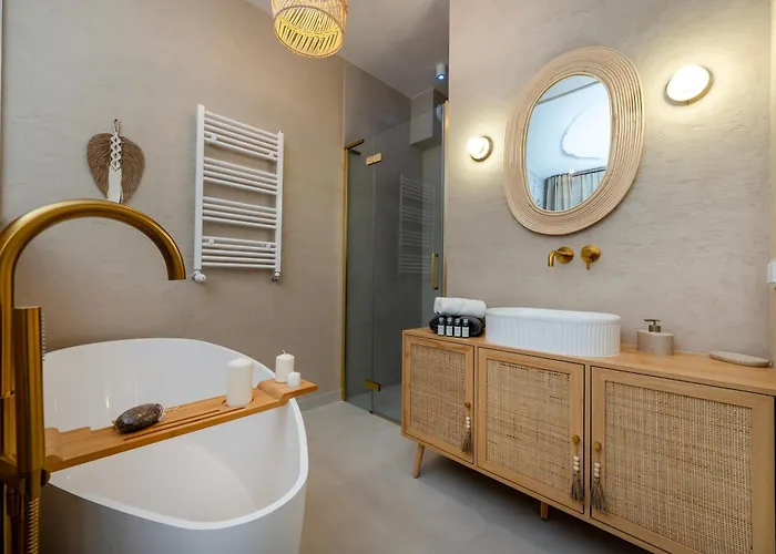 Downtown - Parking & Balcony - By Rentujemy Apartman