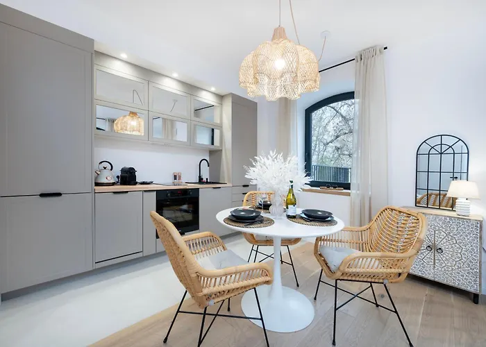 Downtown - Parking & Balcony - By Rentujemy Apartman *